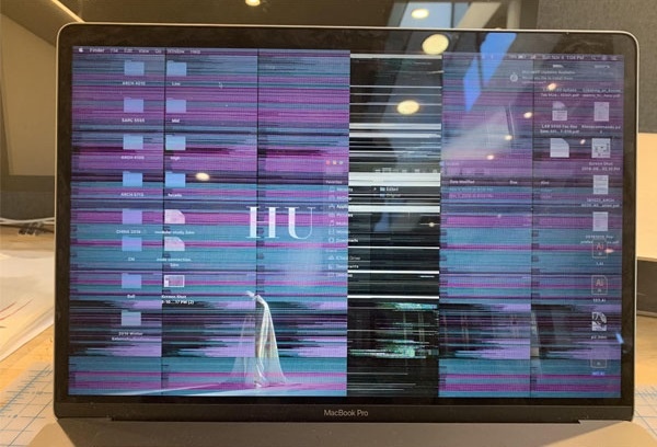Máy Macbook vỡ màn hình